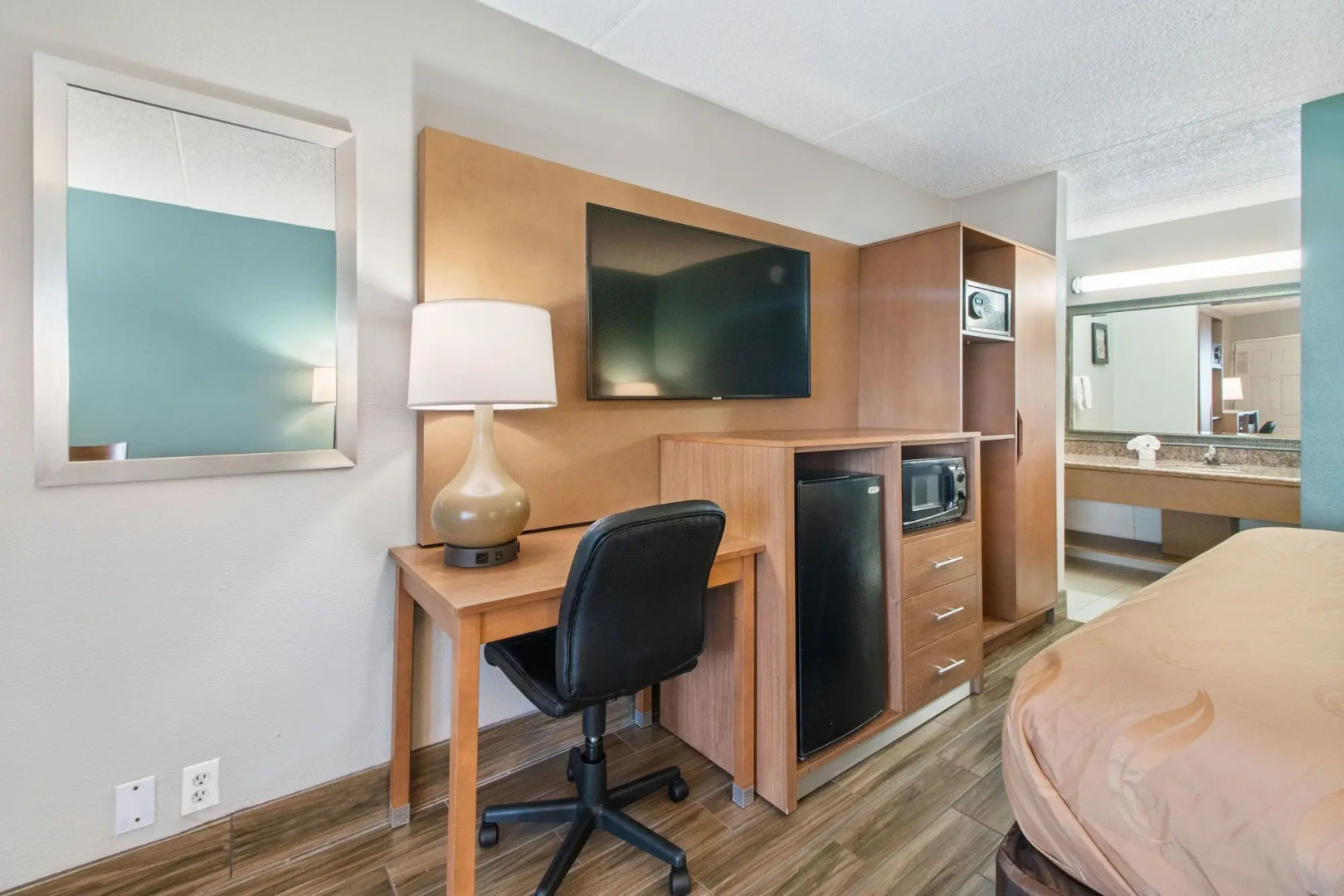 Clarion Pointe Galveston - Beachfront