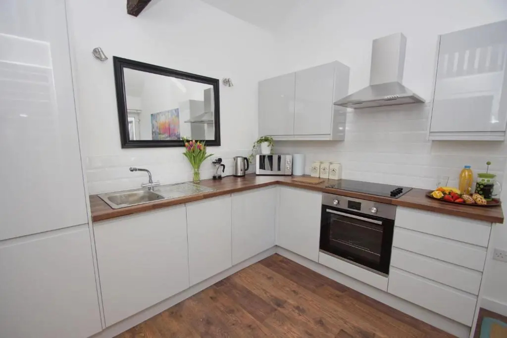 Air Host and Stay - Apartment 1 Broadhurst Court sleeps 4 minutes from town centre