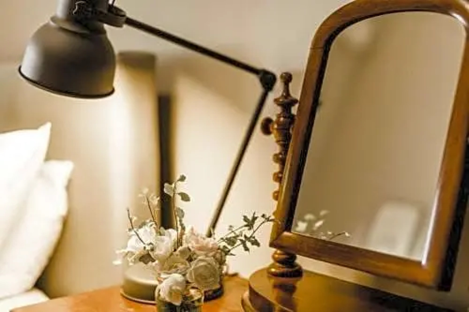 The Commercial Quarters - Room 2-has air conditioning, free WIFI, TV and fridge