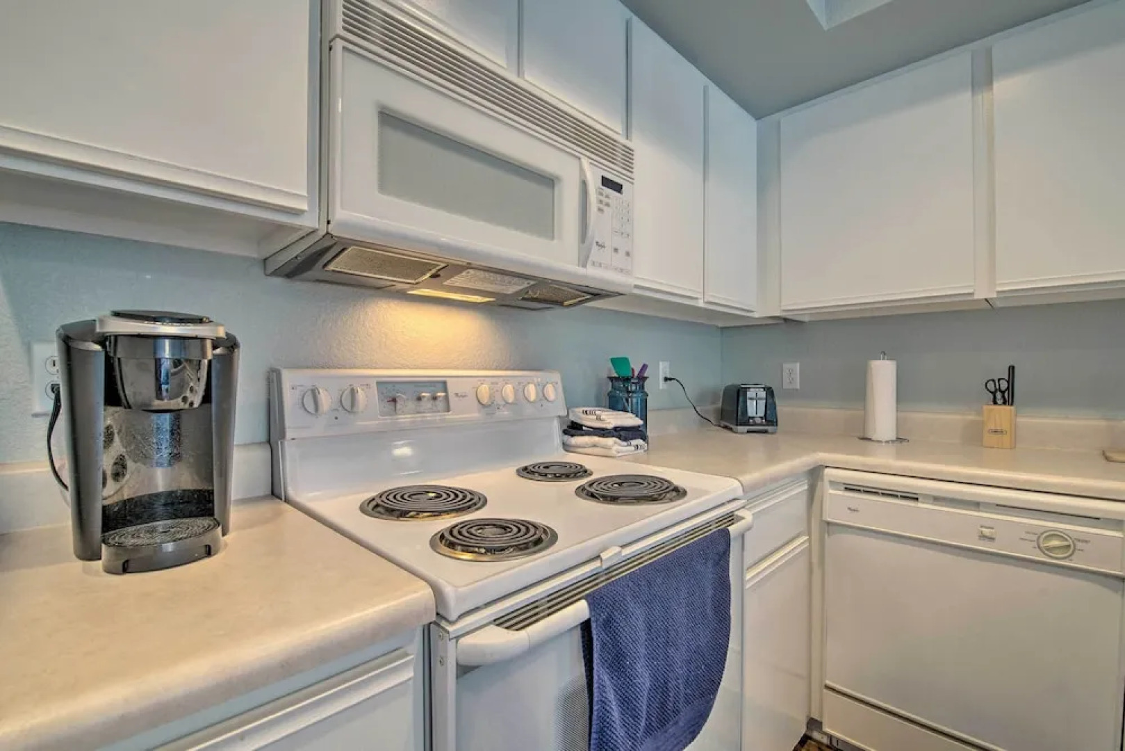 Bright Ozarks Condo w/ Balcony & Lake Views!