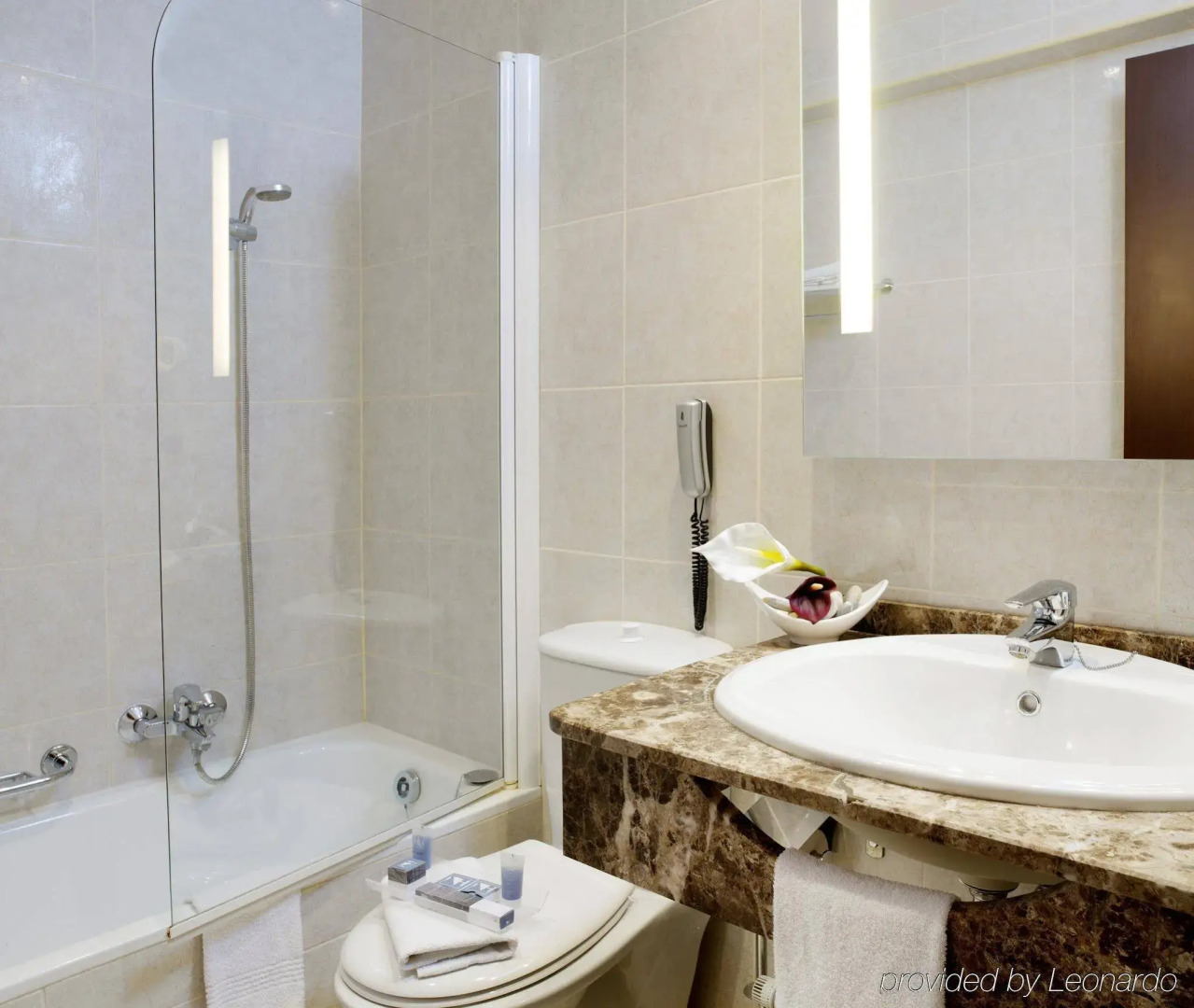 LATROUPE Grand Place Hostel