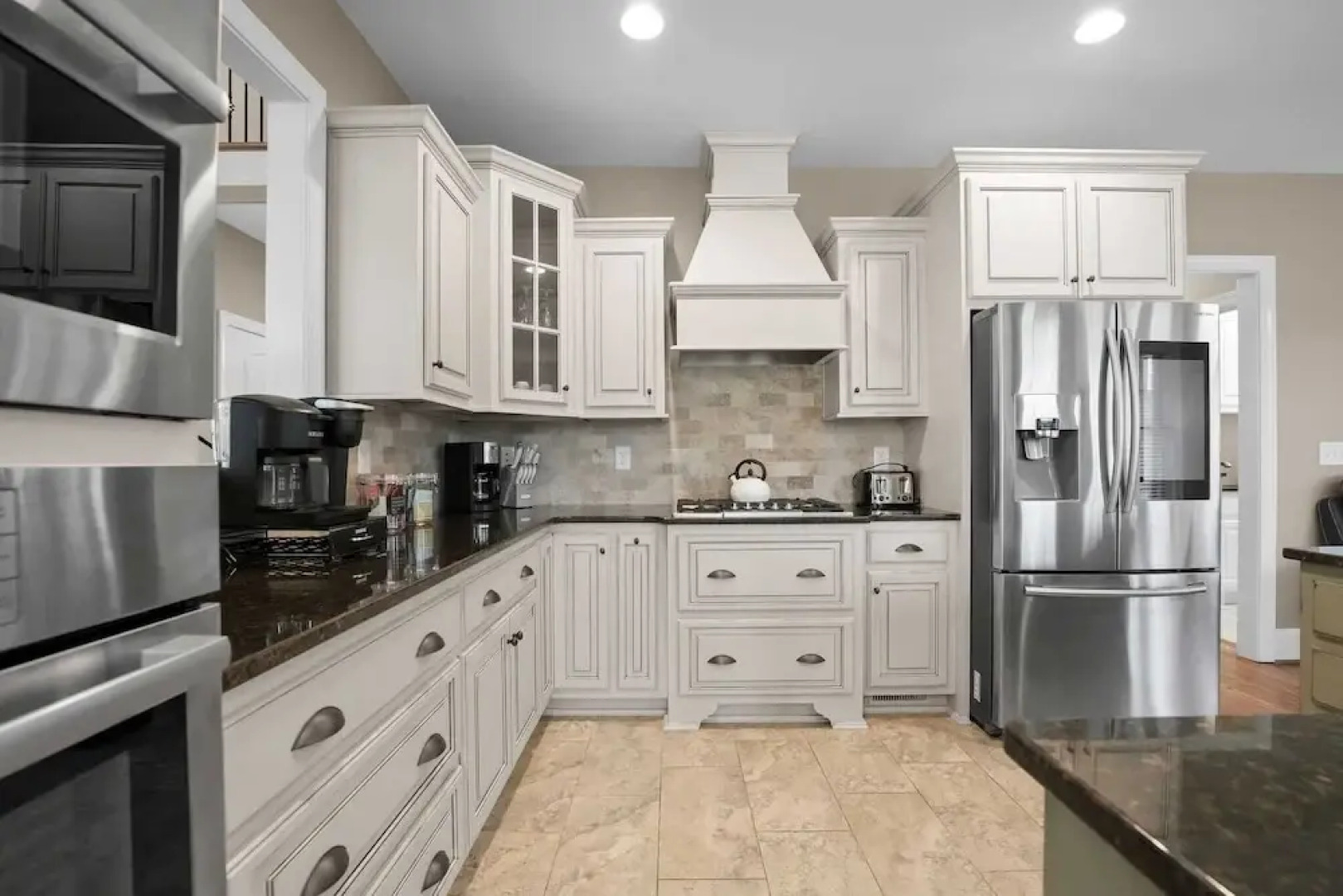 Sleeps 22, Lakefront w/ Private Dock & Pool, 2 Houses Lake Living by Avantstay