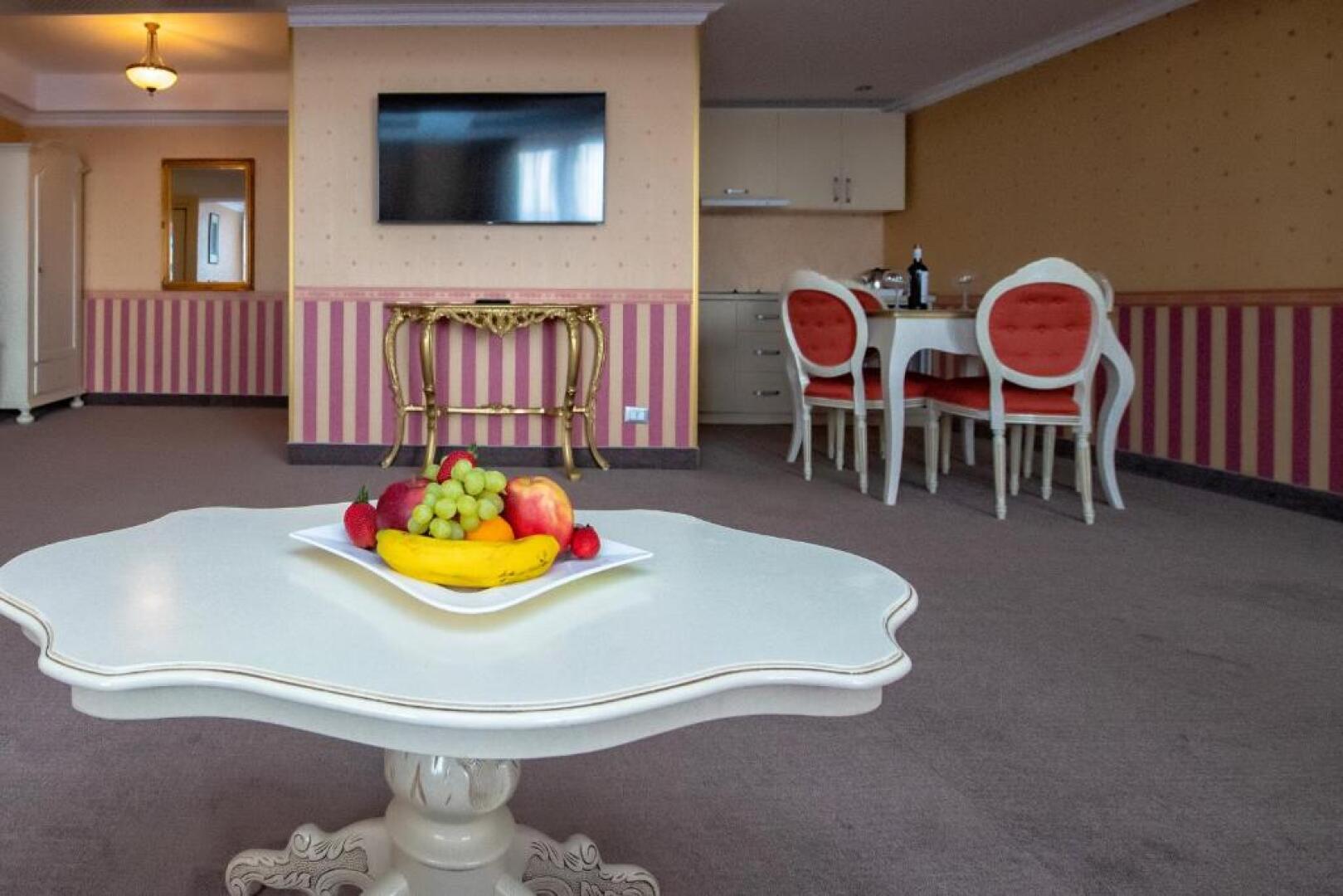 Hotel Roman by Dumbrava