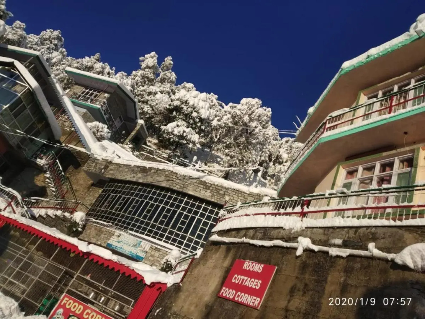 StayApart - Shruti Guest House