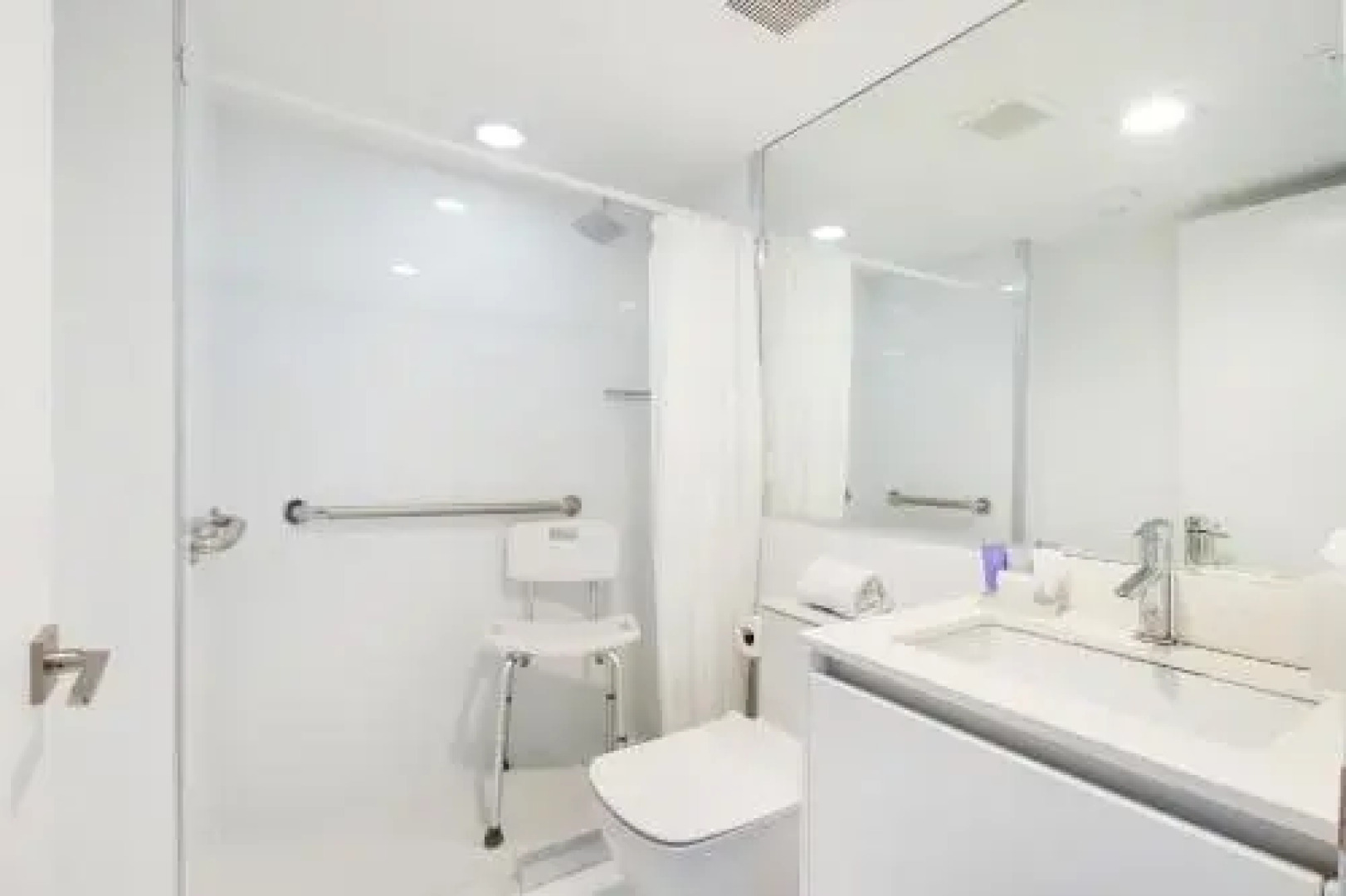 Beach Haus Key Biscayne Contemporary Apartments