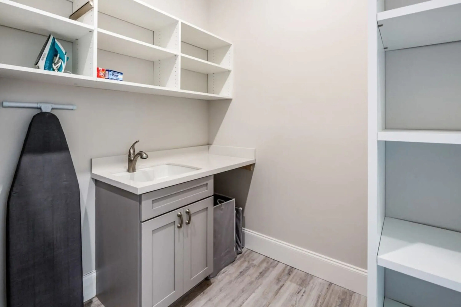 Mastway House by Brightwild Pool Dock