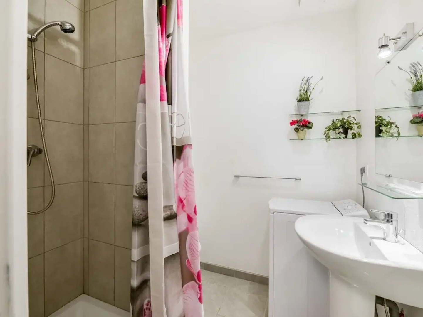 Inviting Holiday Home in Rasteau Near Vaison la Romaine