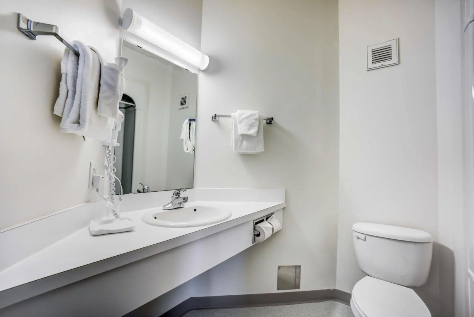 Motel 6 Red Deer, AB