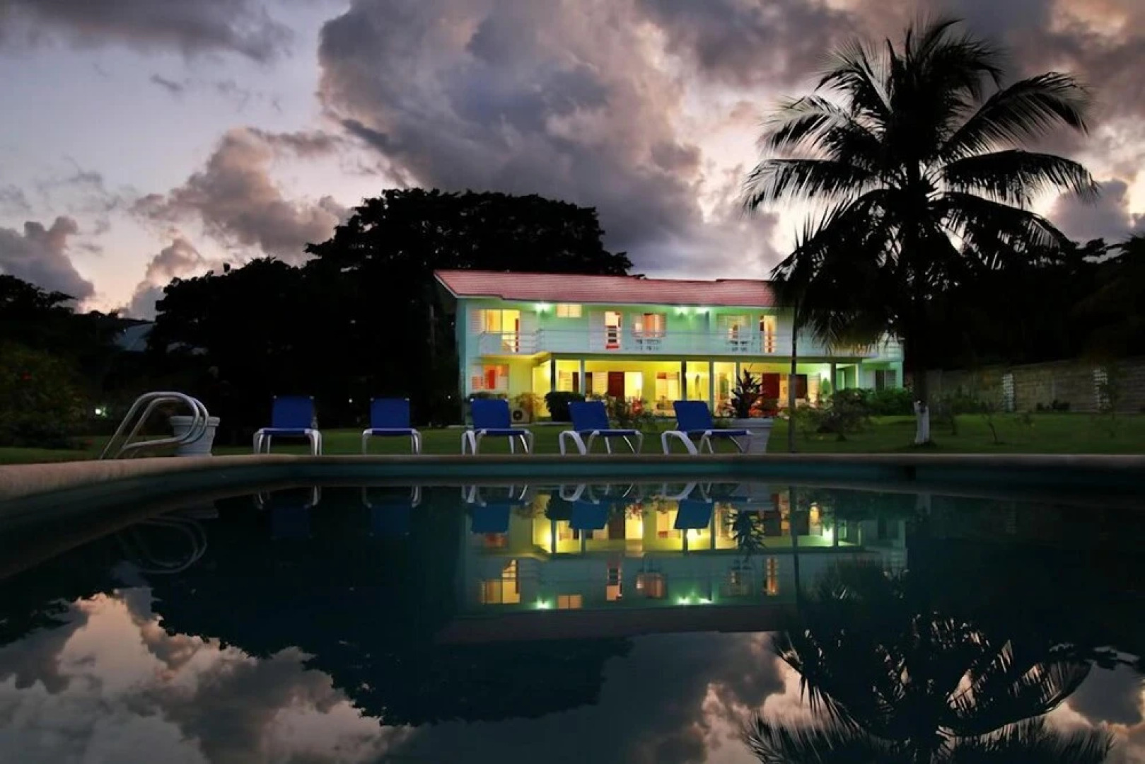 Miramar Villas, 6br by Jamaican Treasures