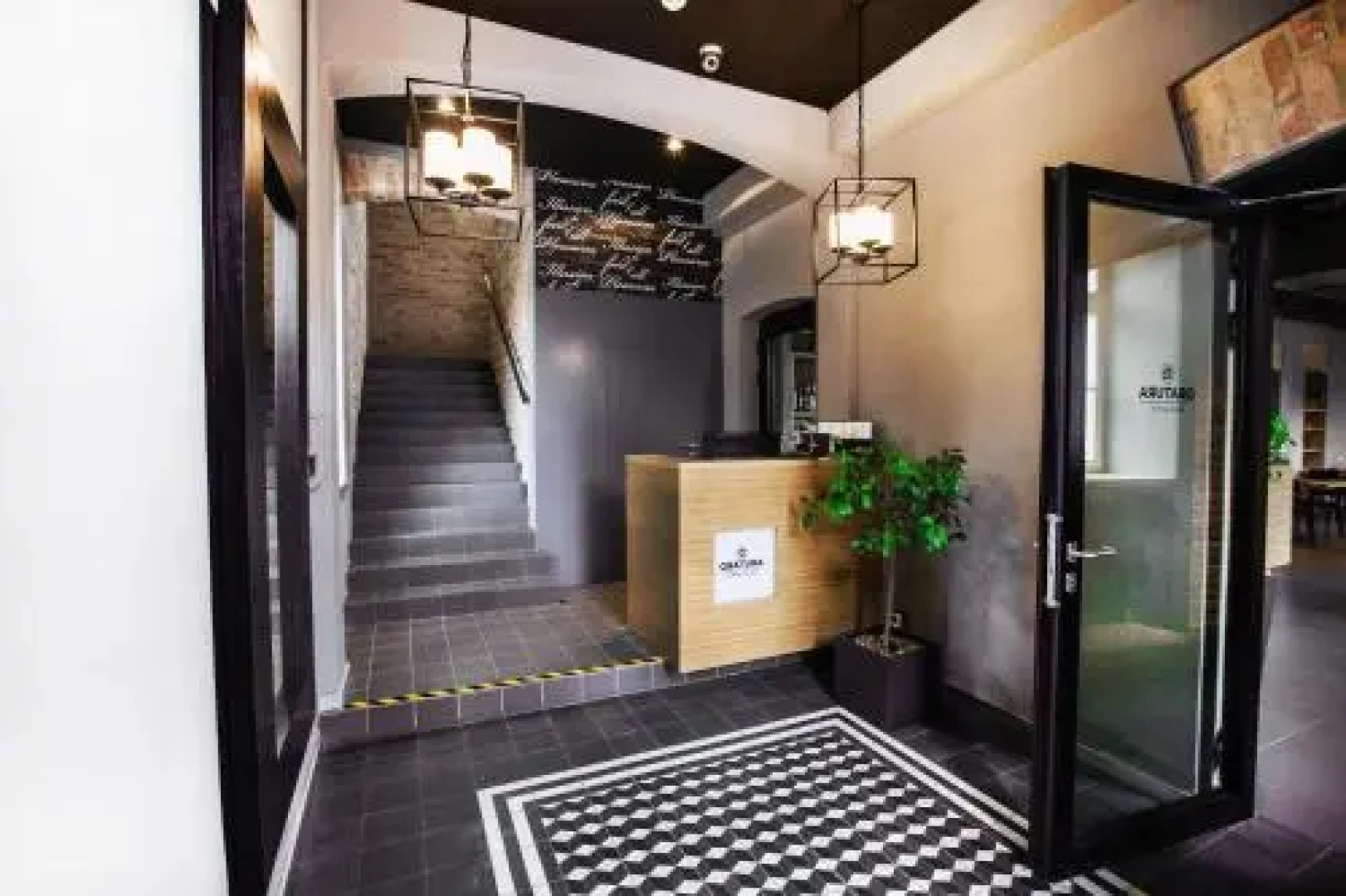 Qbatura Cafe & Hotel