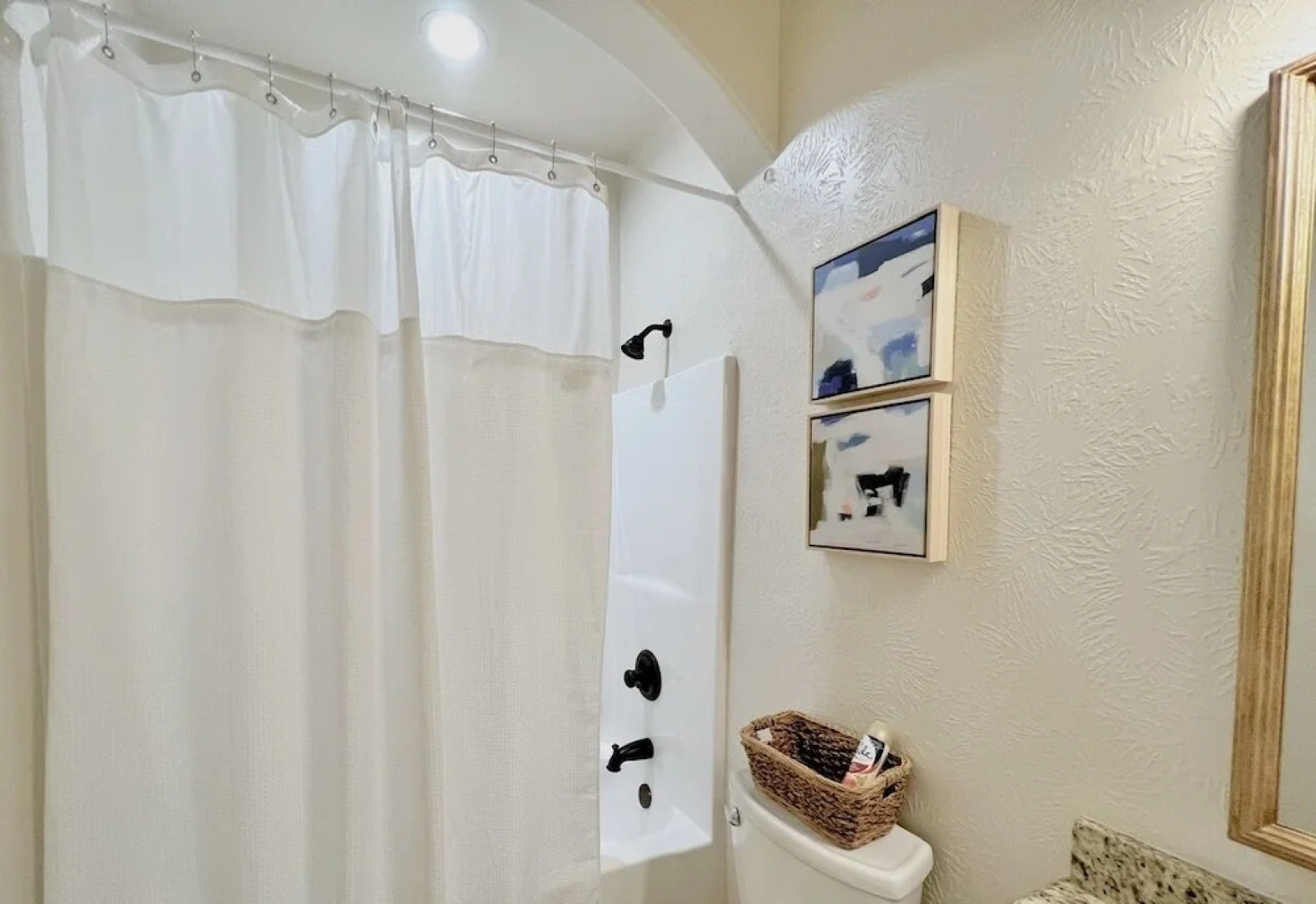 A La Playa 2 Bedroom Home by RedAwning