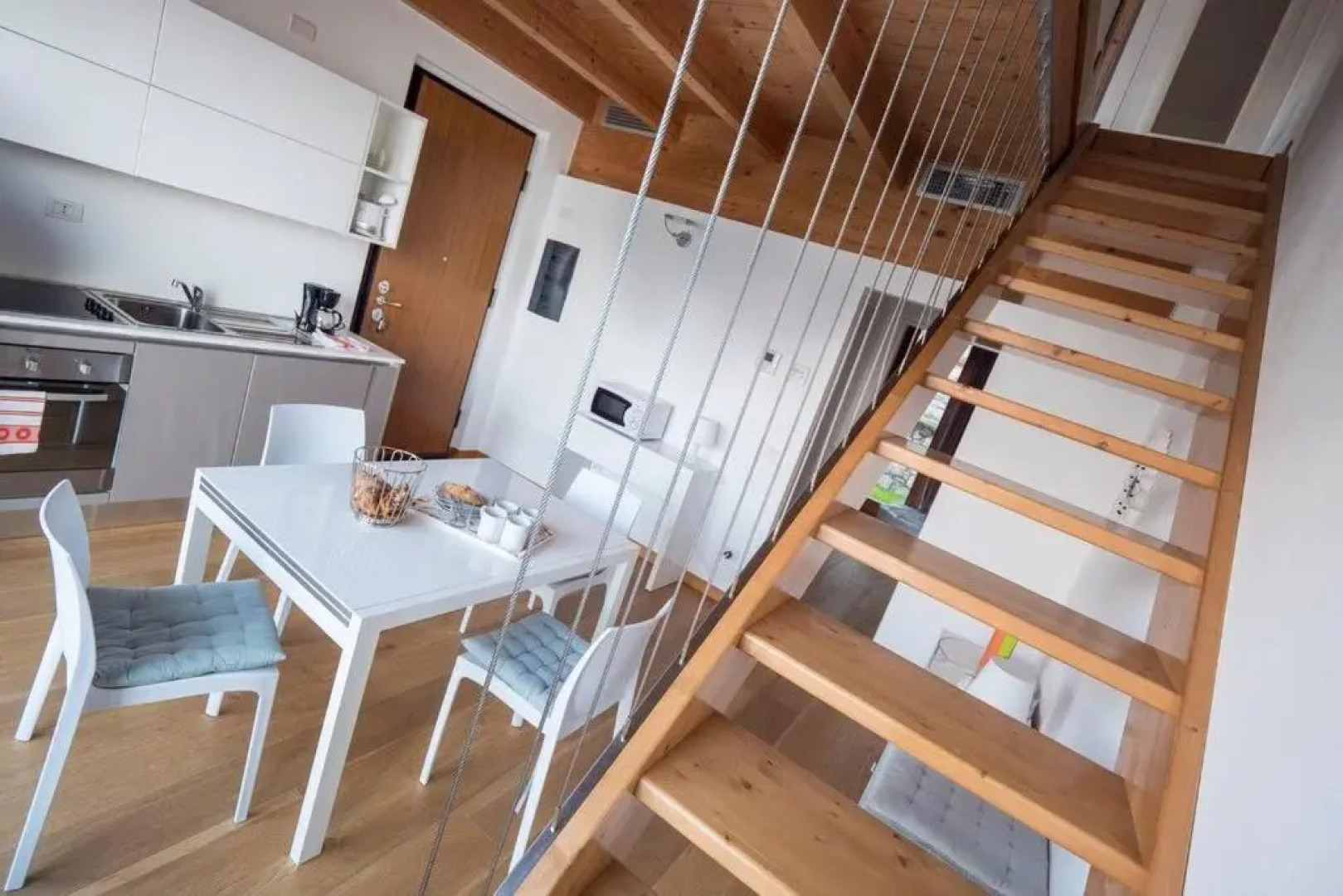 beautiful poolside and stunning lake view Gardenia