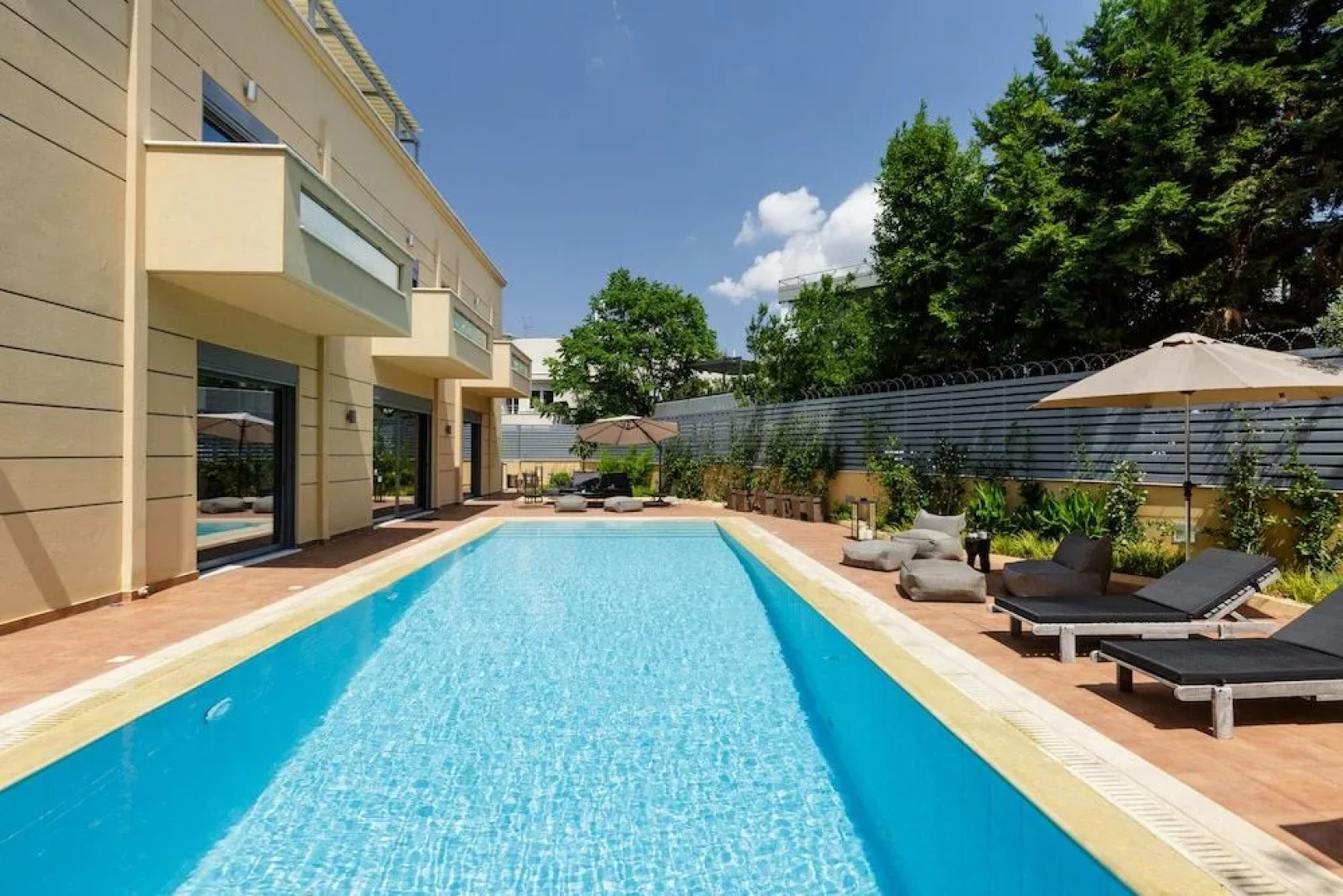 Eos Urban Villa by Upstreet