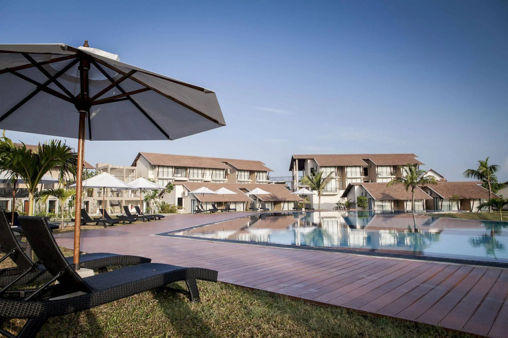 Отель The Calm Resort & Spa