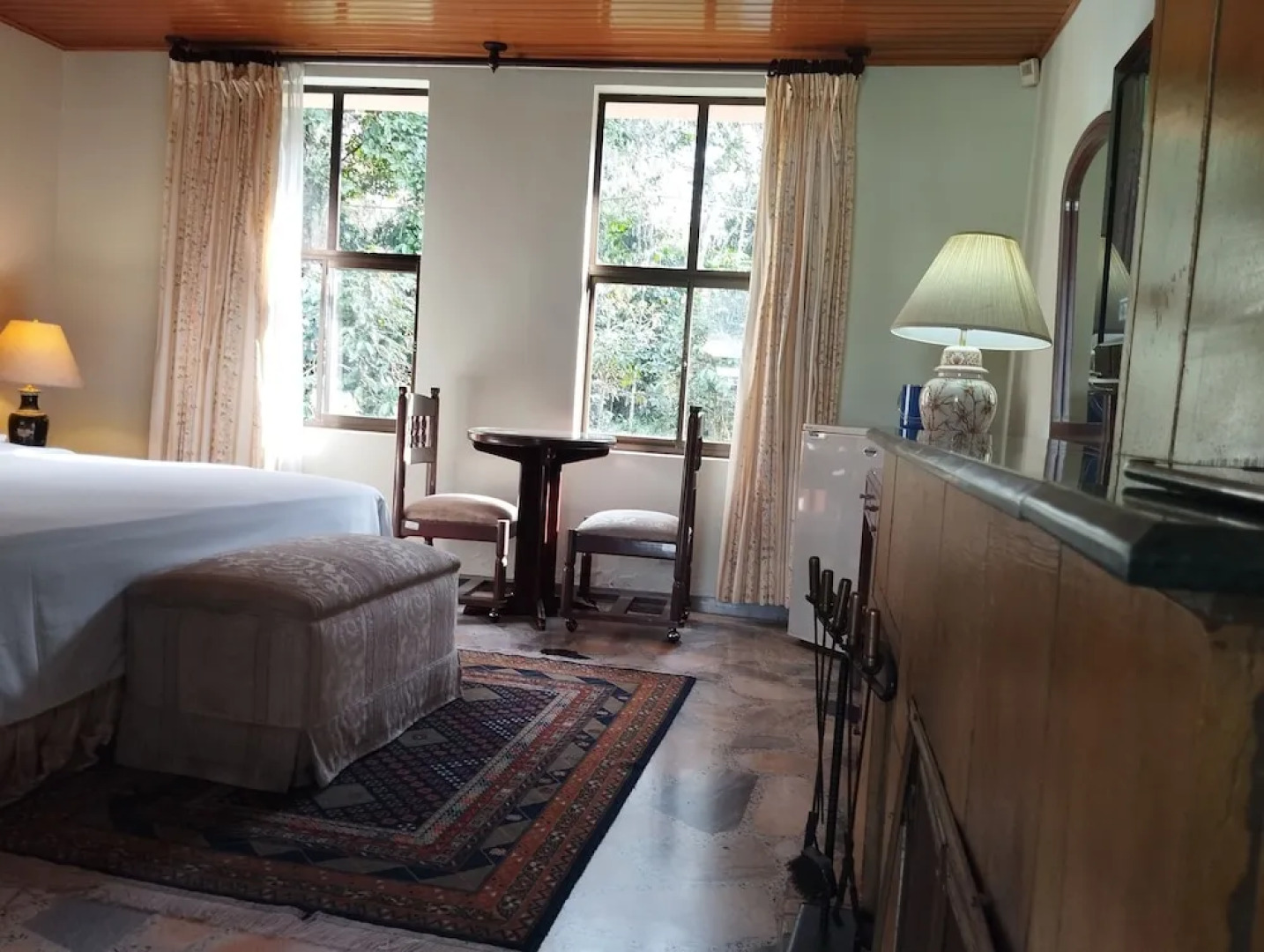 Hotel California Pacho