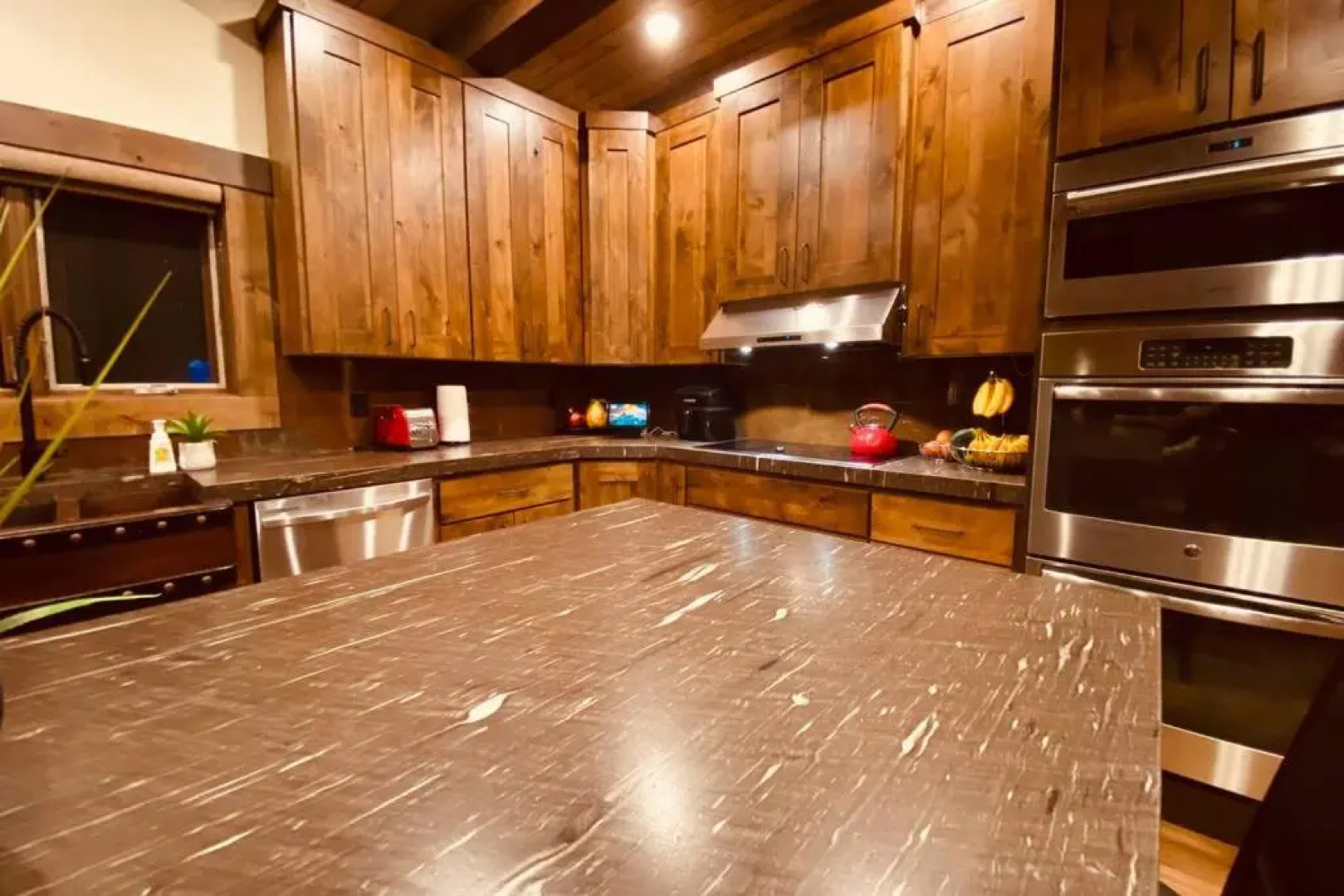 Yellowstone Crossing Lodge