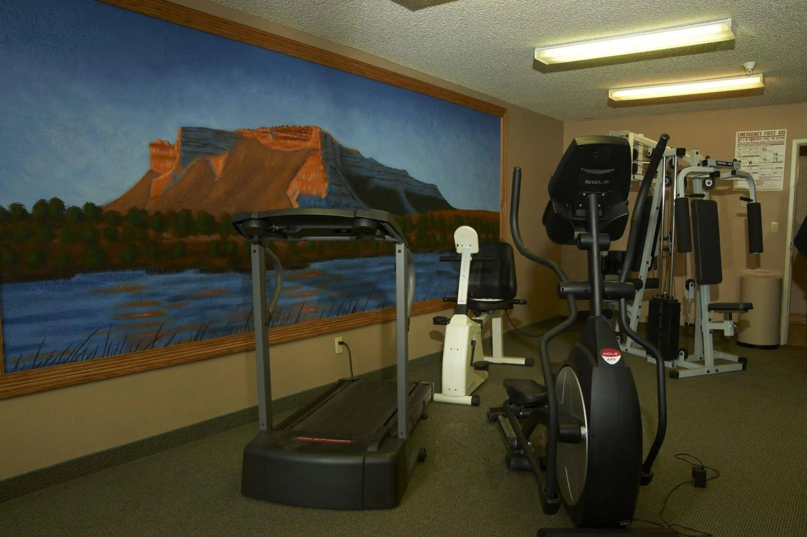 Monument Inn & Suites