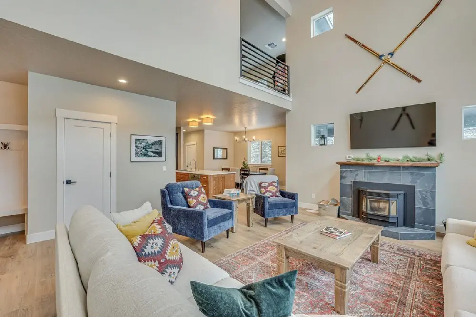 All-season Cabin: Hot Tub & Sauna in Donnelly