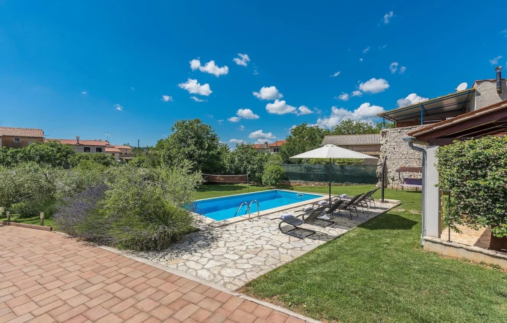 Stunning Home in Barban With Wifi and 2 Bedrooms