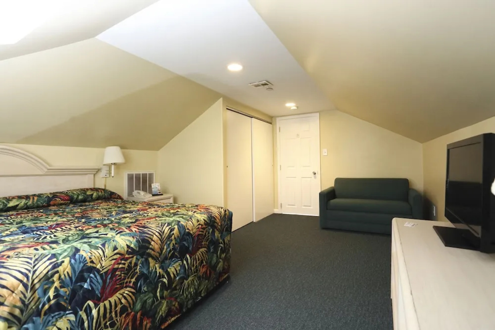 Riviera Resorts & Suites