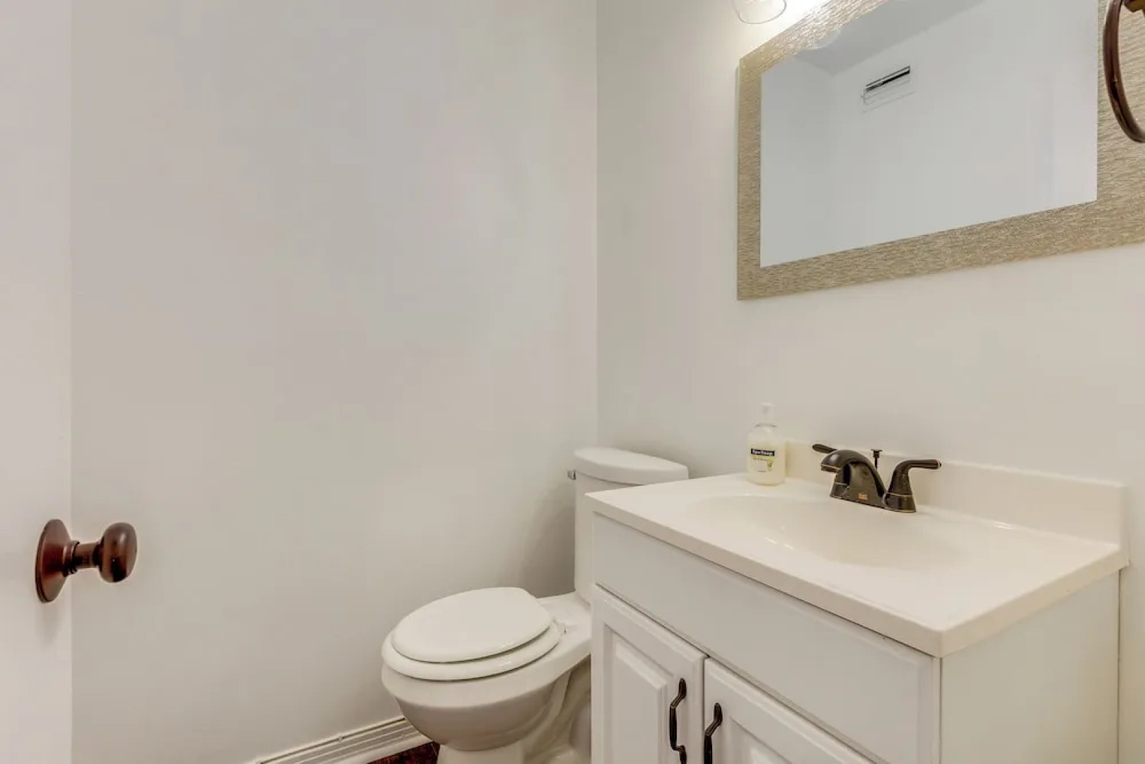 Family-friendly Home: 6 Mi to Downtown Mobile!