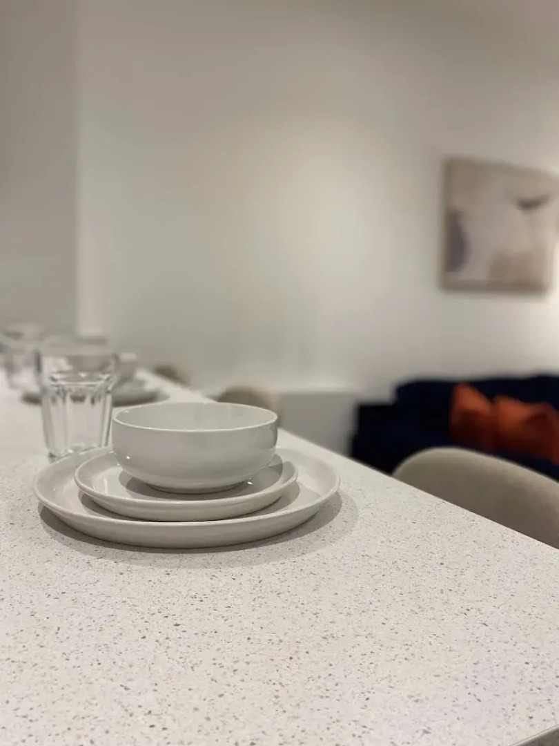 Lakeside - Central Apartment - Free Parking - Cinema Room