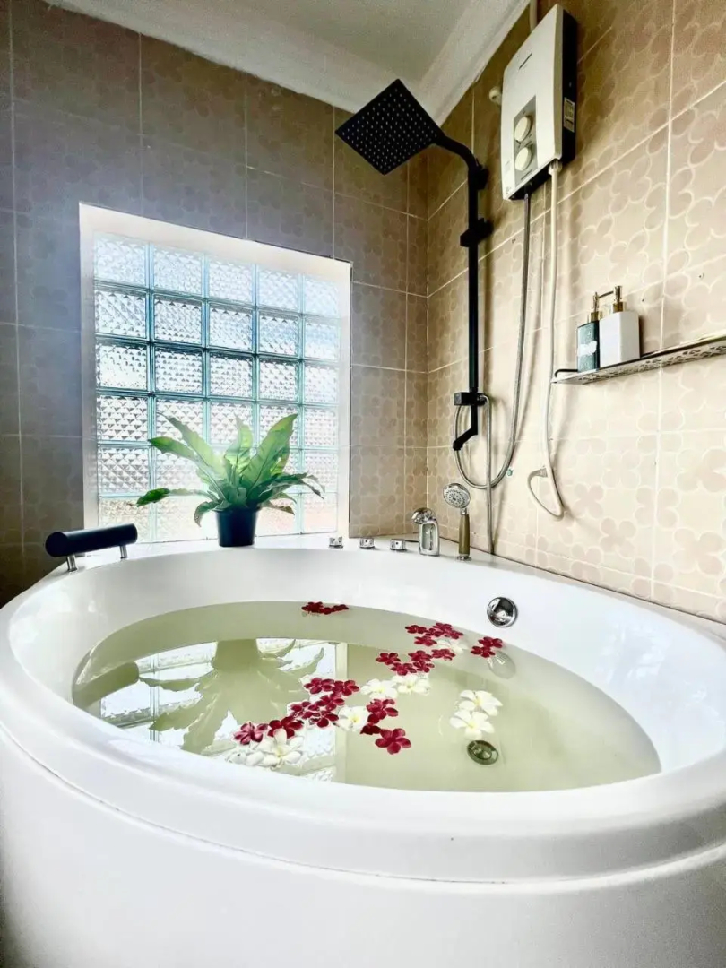 Two Moons Hotel - Hostel
