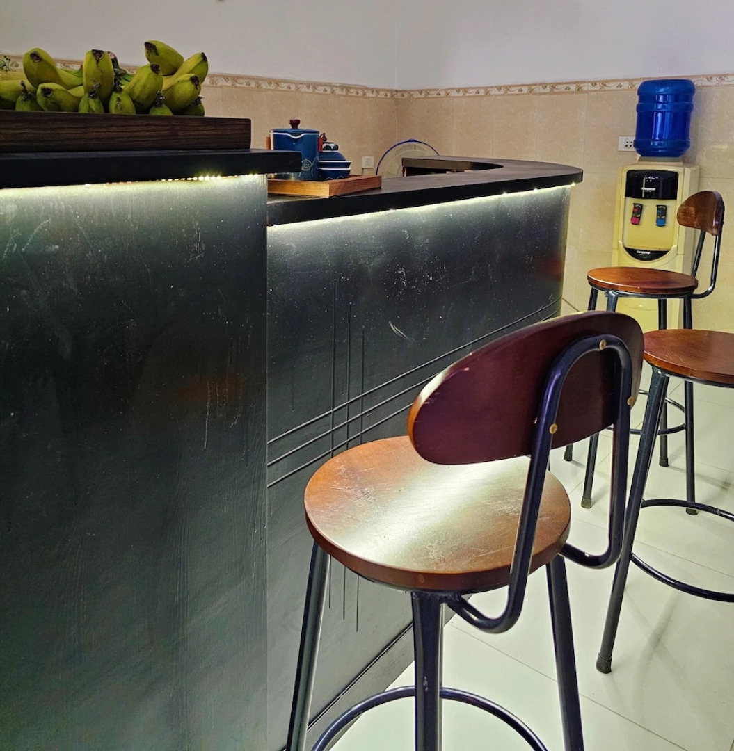 Frontier Hostel & Tours