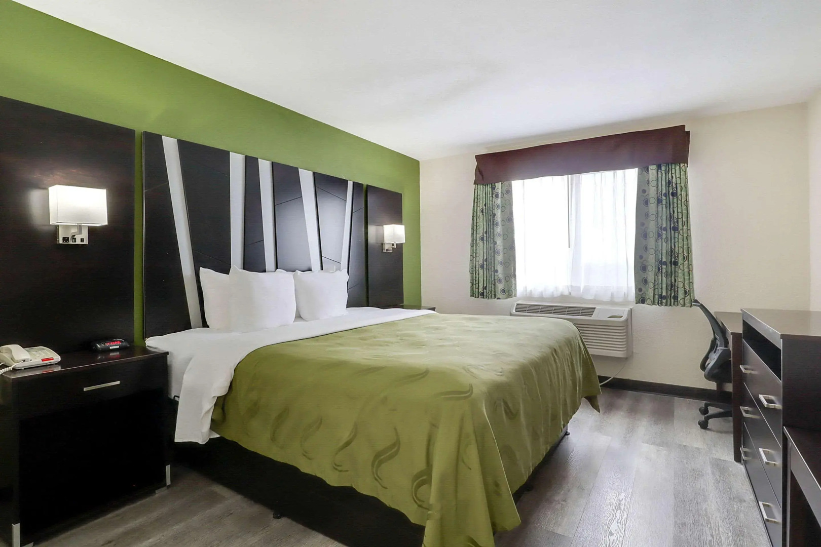 Quality Suites Albuquerque Airport