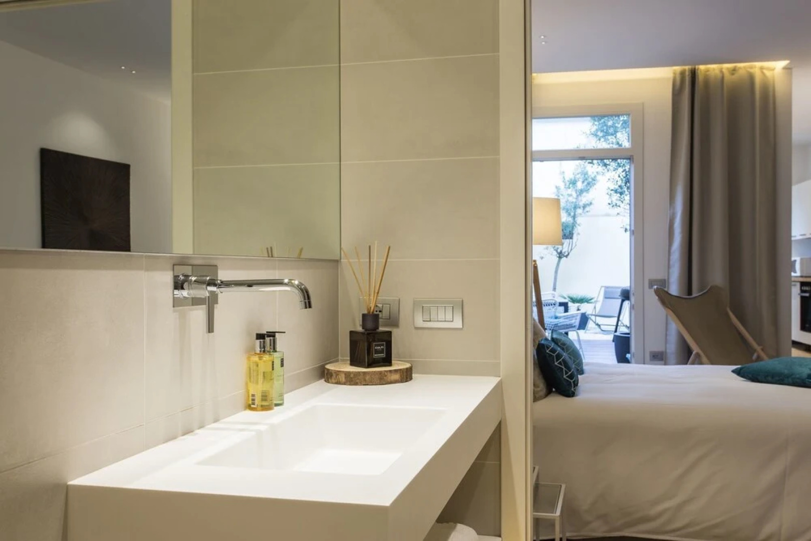 Erïk Langer Cesare Battisti Suites