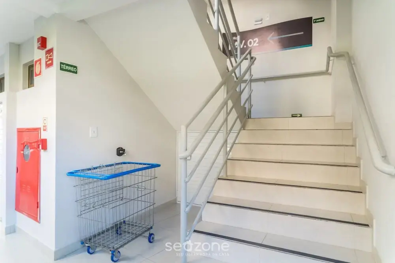 Apto a 2 min da Praia em cond. c/piscina PTA0104