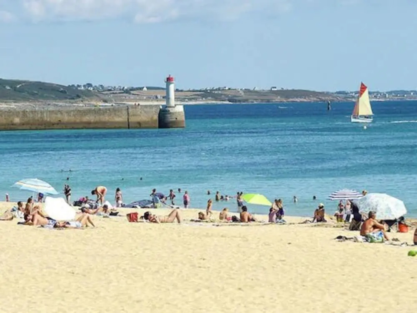 Rural holiday home near beach, culture and recreation in the tip of Brittany
