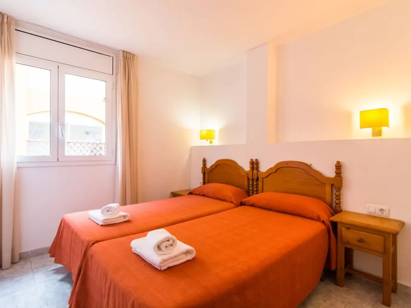 Alluring Apartment in Empuriabrava With Swimming Pool