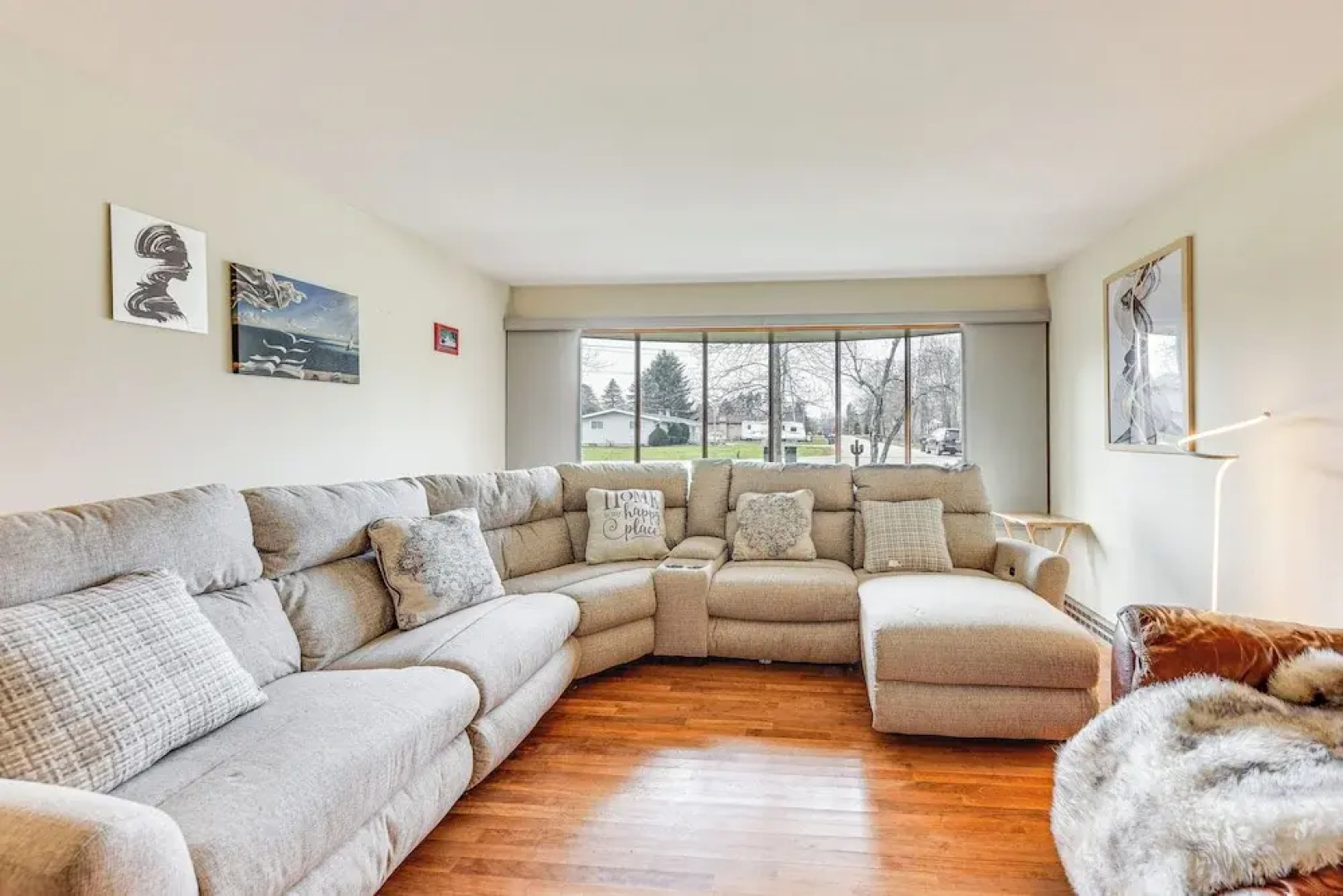 Convenient Racine Home: 4 Mi to Lake Michigan!