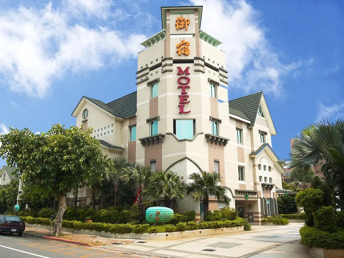 Royal Group Motel Chien Kuo Branch