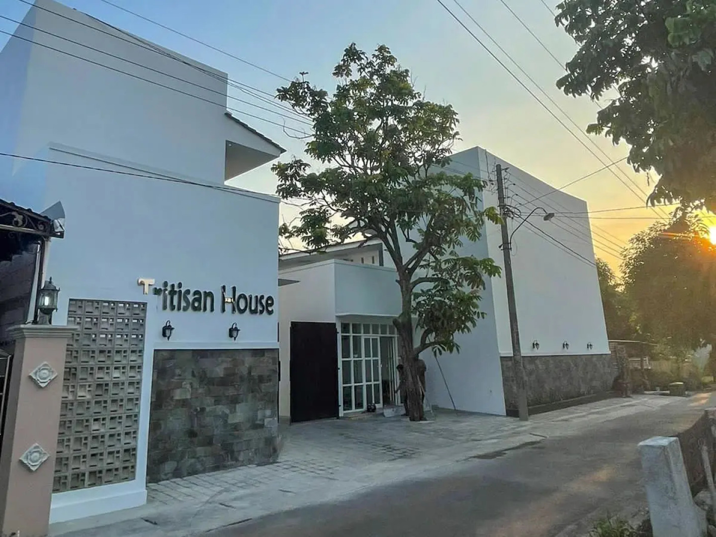 Tritisan House RedPartner