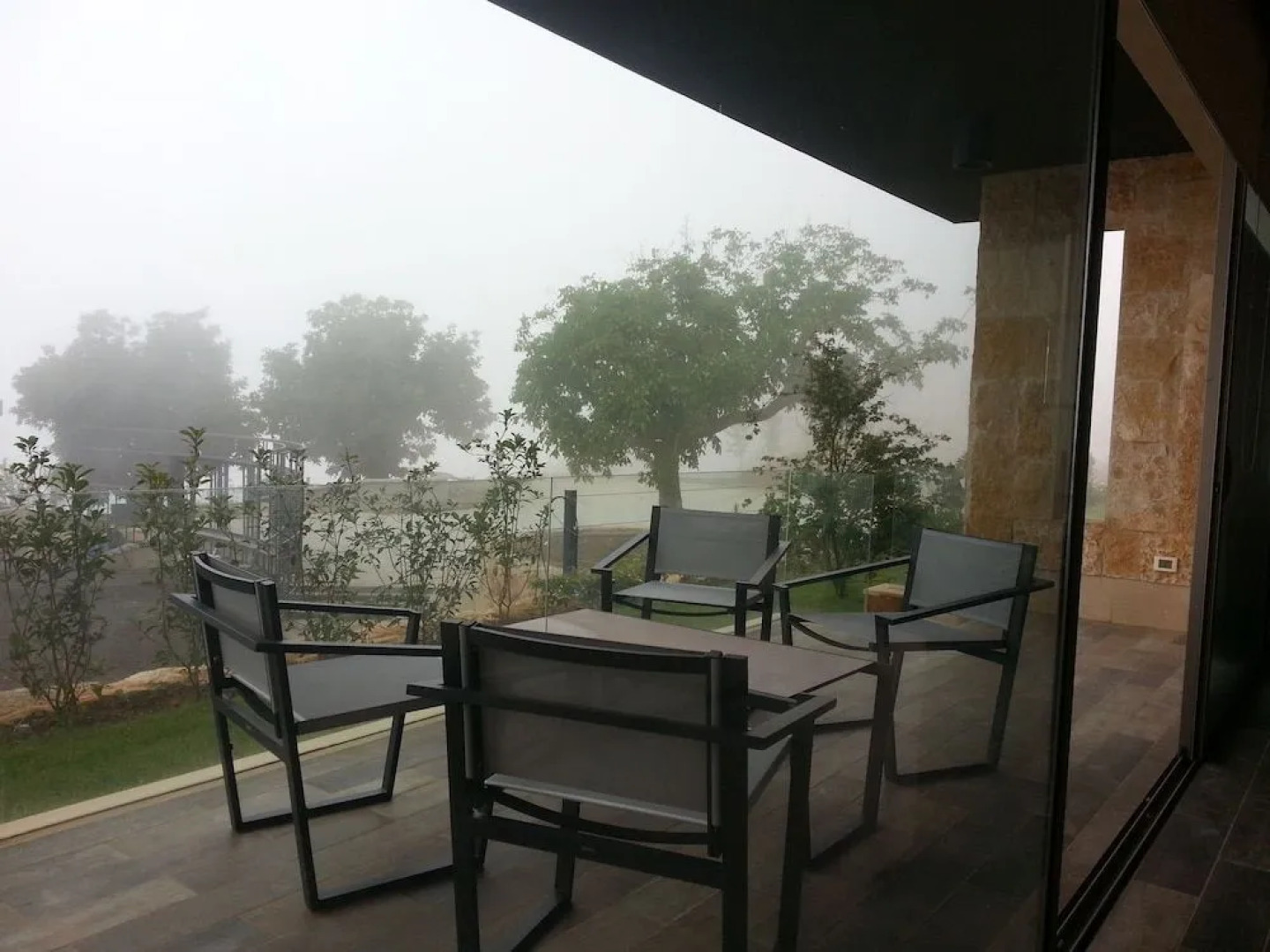 Mist Hotel And Spa By Warwick