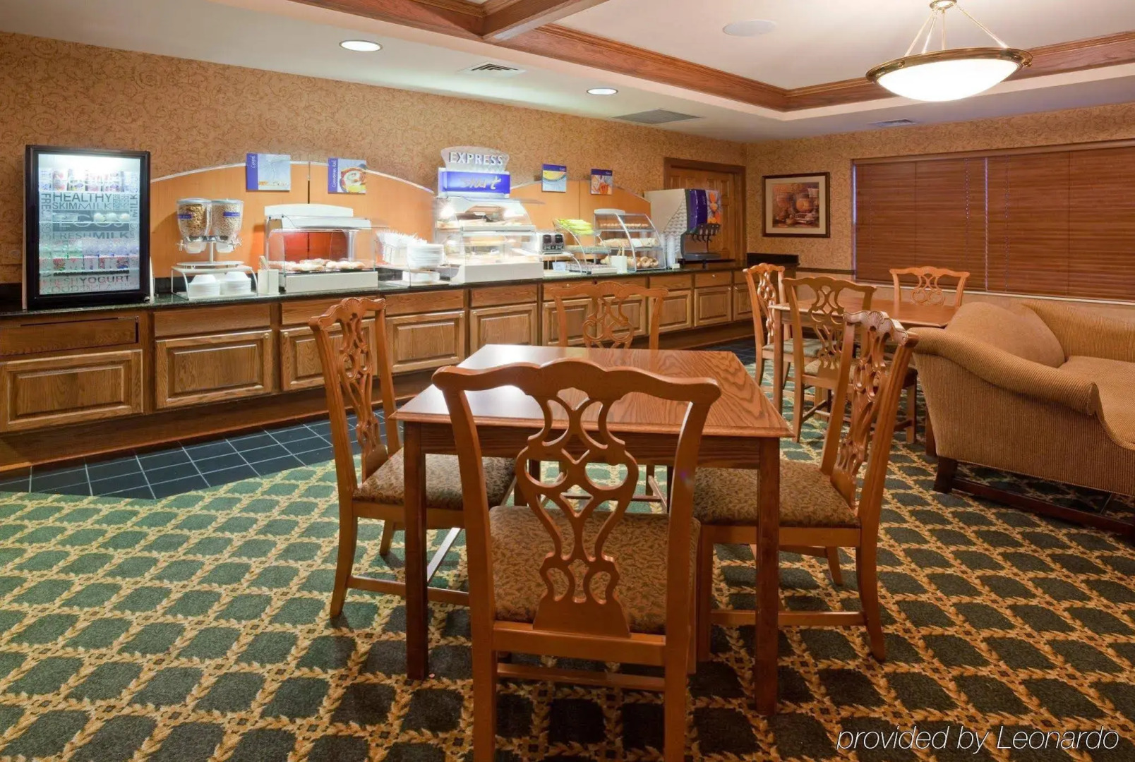 Holiday Inn Express Hotel & Suites Oshkosh by IHG