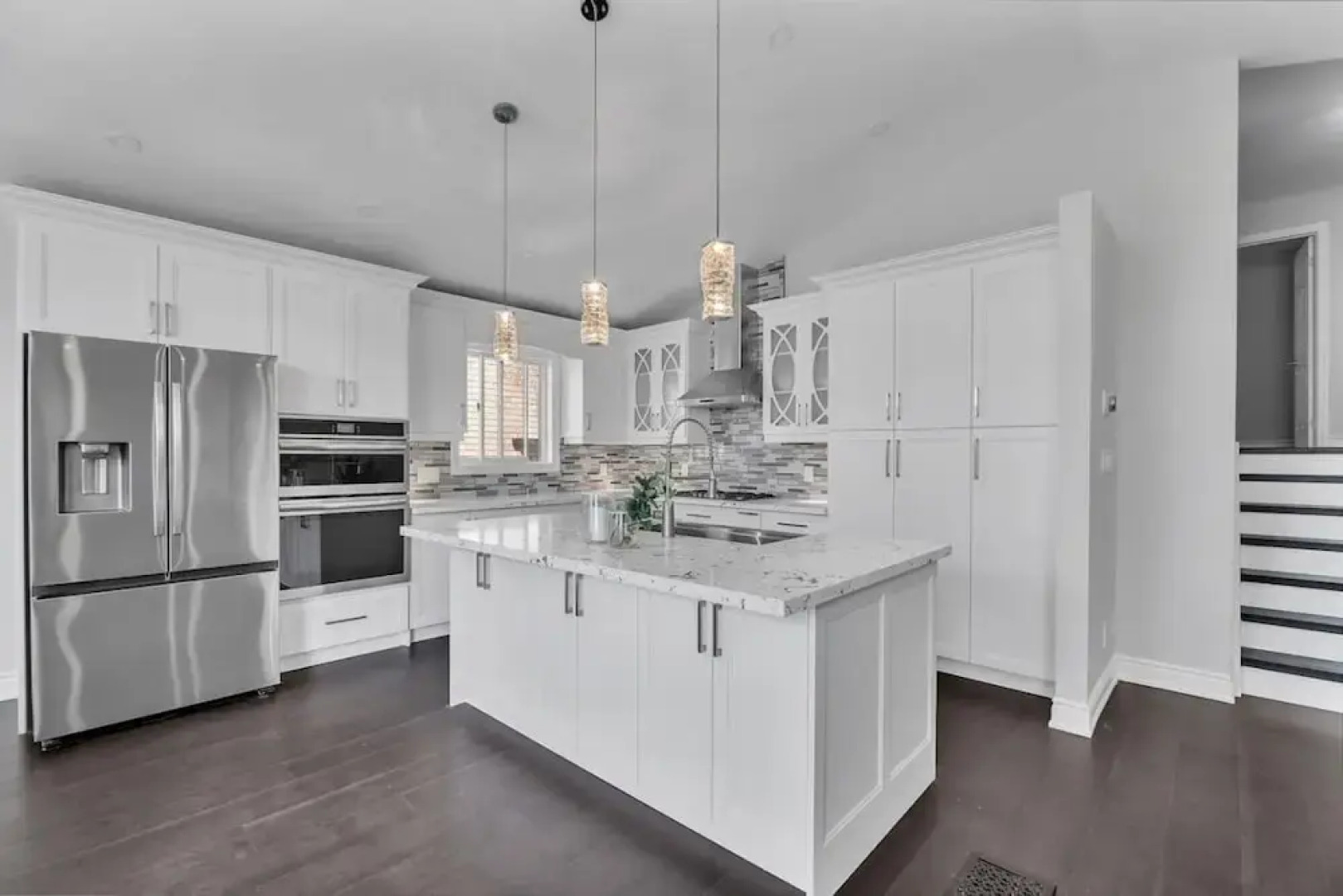 High-ceiling Home Relaxing Patio in Waterloo
