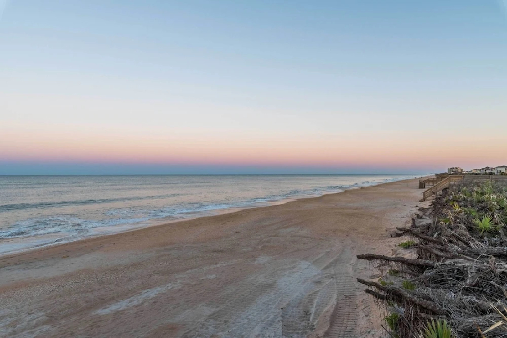 Cinnamon Beach Bella Luna by Vtrips