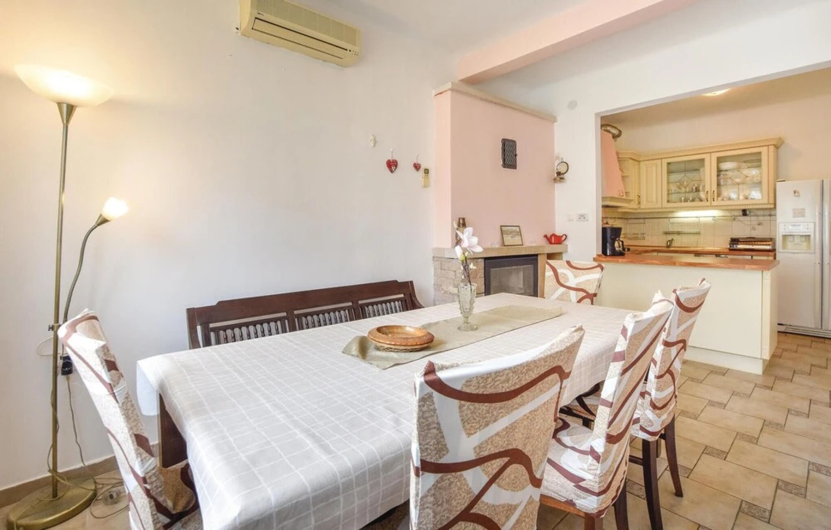 Awesome Home in Kastel Luksic With Sauna, Wifi and 6 Bedrooms