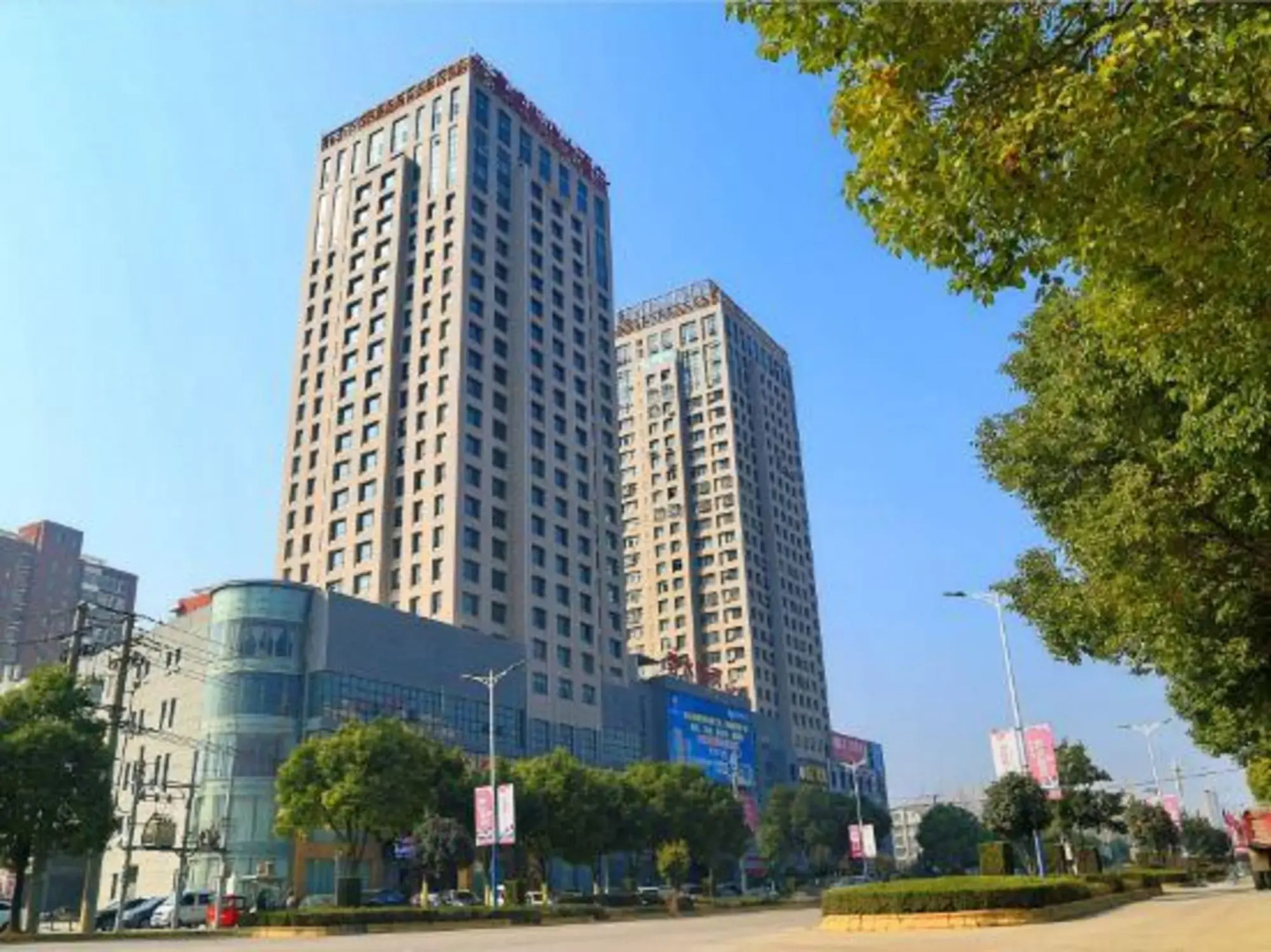 Howard Johnson Park Plaza Hotel (Jingshan Railway Station Inn)