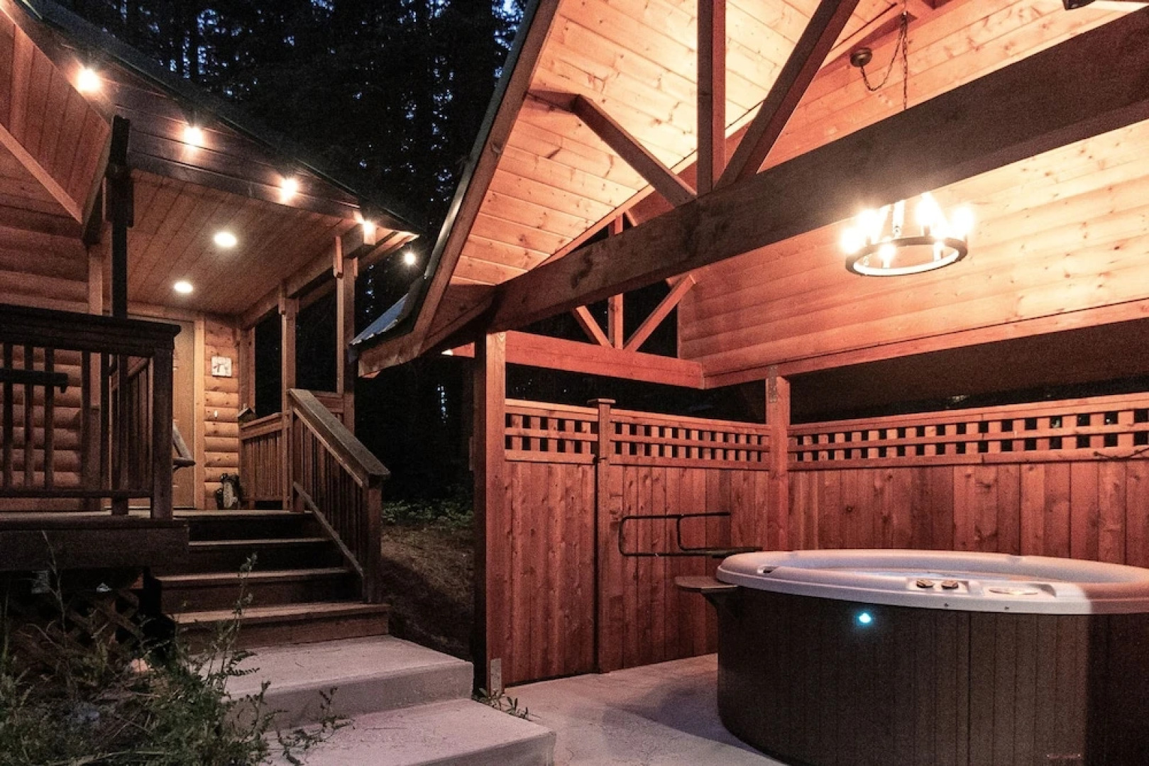 Tivoli Chalet Apartment 3 NW Comfy Cabins