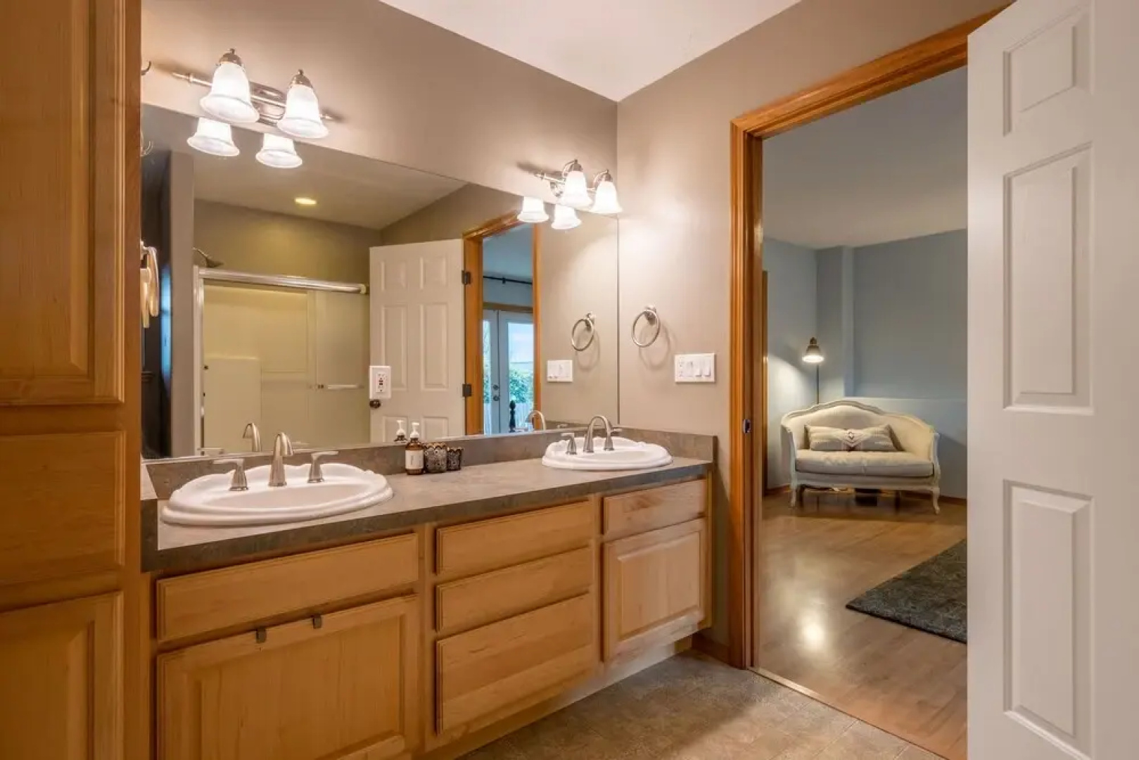 Westside Mountain View 2 Bedroom Home by RedAwning