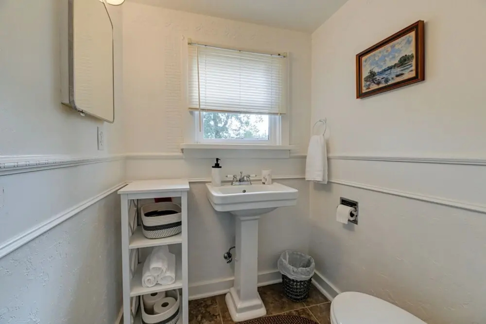 Cozy Grants Pass Home ~ 9 Mi to Rogue River Access