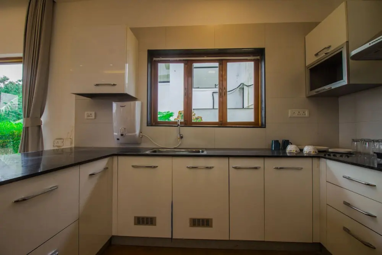 OYO 17402 Home Pool View 4BHK Villa Britona