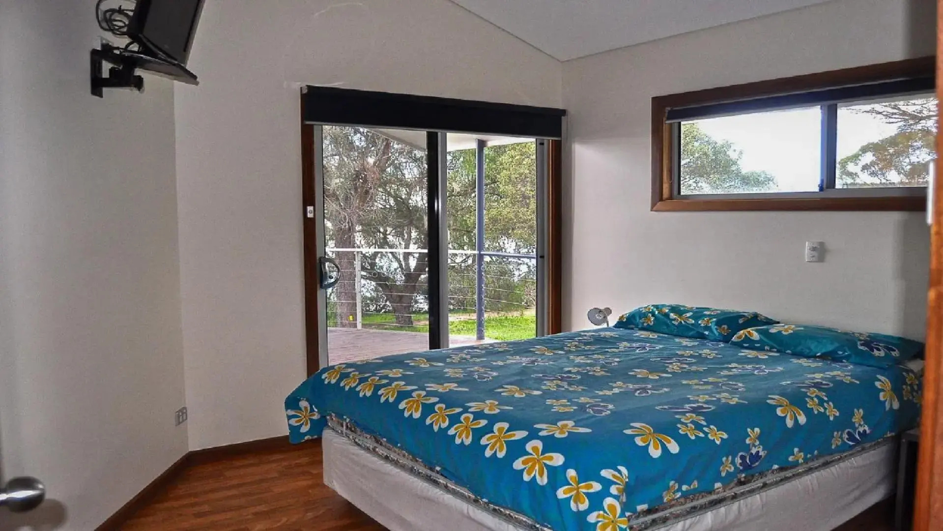 Rest A Shore Coffin Bay