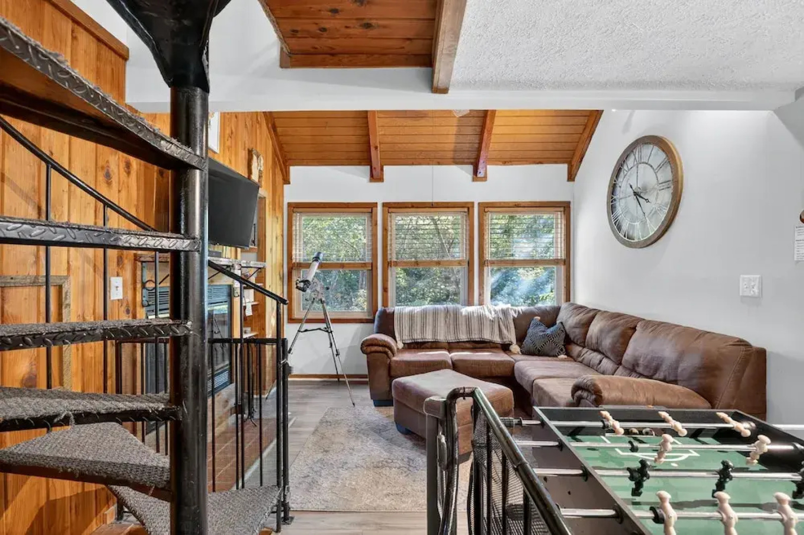 Mountain Escape With Hot Tub & Stargazing 3 Bedroom Cabin