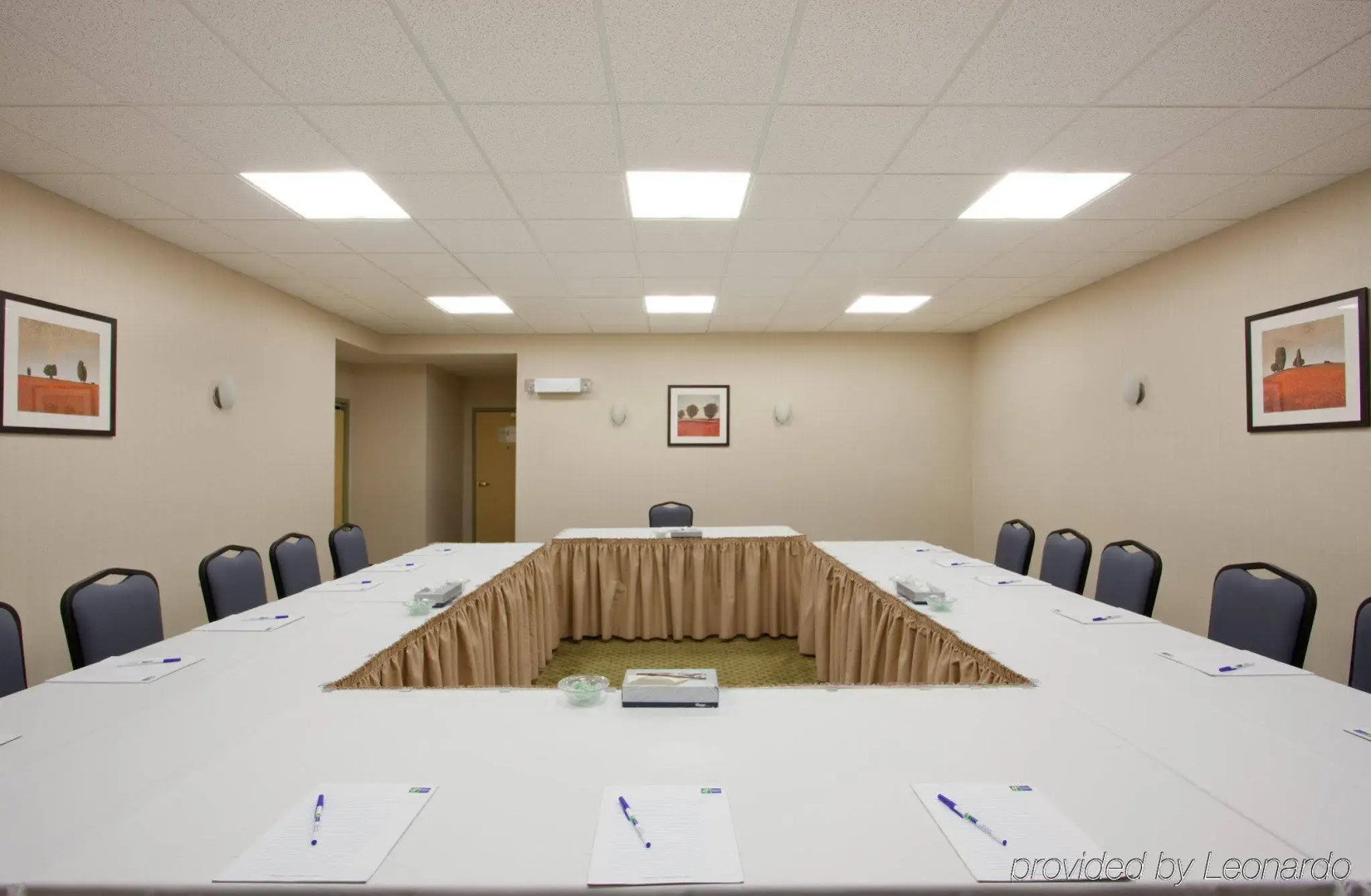 Holiday Inn Express Hotel & Suites Airport Dieppe by IHG