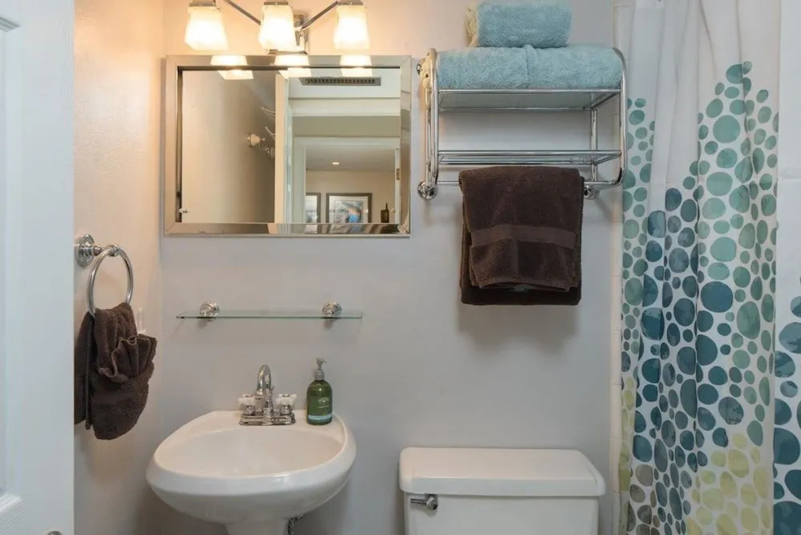 Artsy, Downtown Treehouse